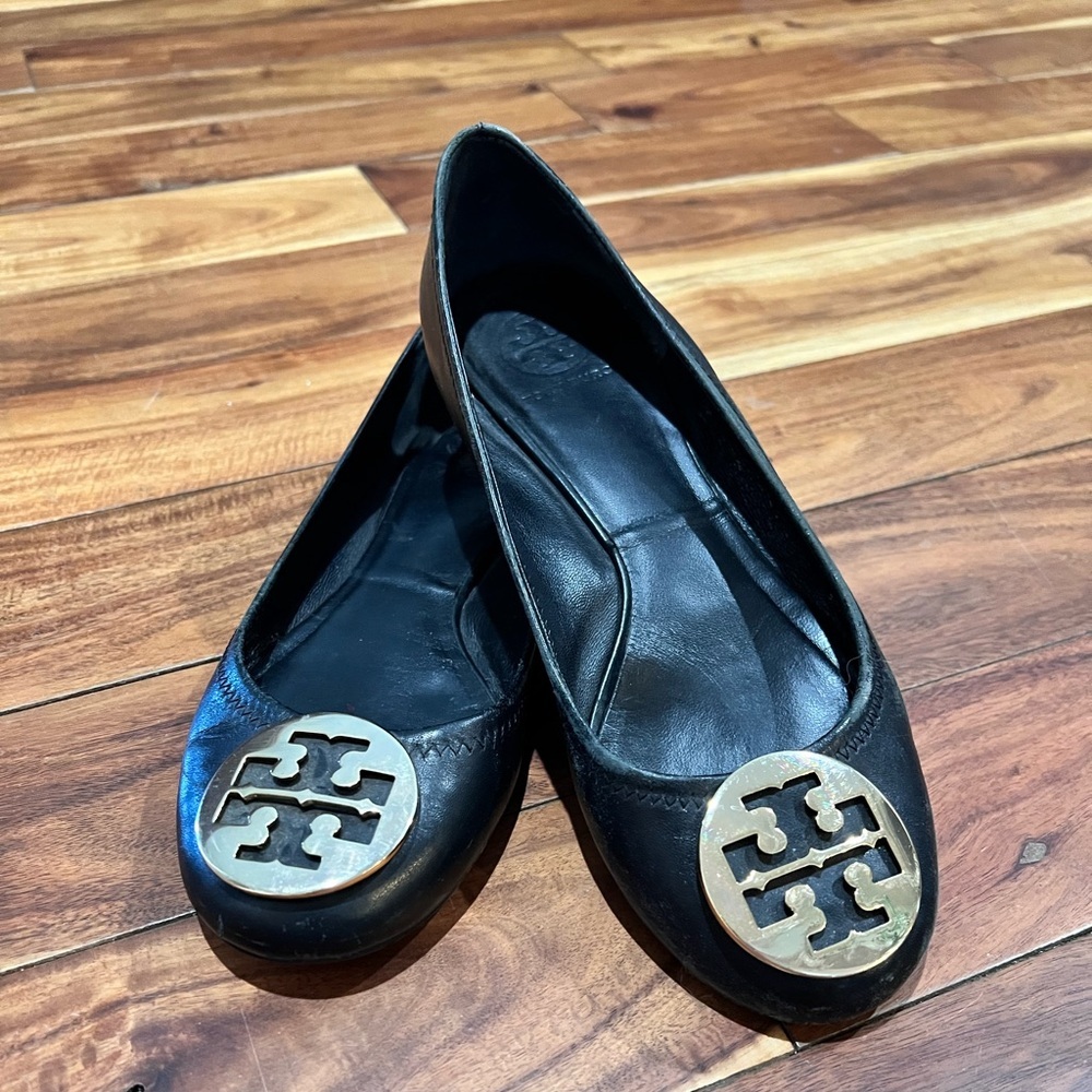 Tori Burch Claire Black Ballet Flats Gold Round Toe